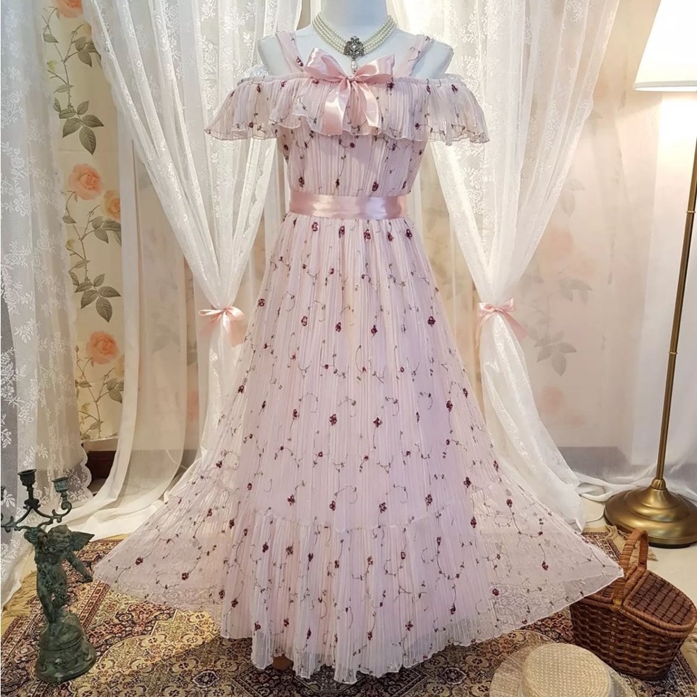Vintage Embroidered Floral Pink Princess Pleated Dress